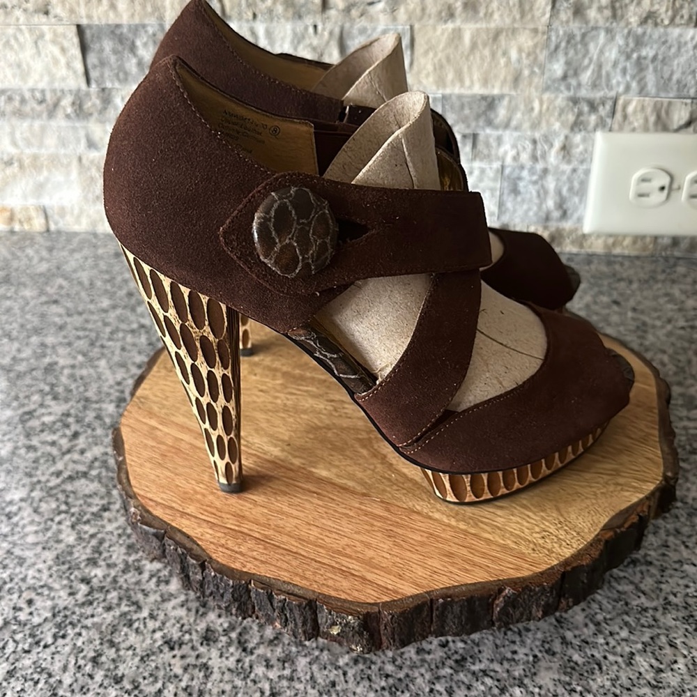 NAUGHTY MONKEY 🐒💕Brown Leopard Platform Decked Out High Heel Pumps Size 8